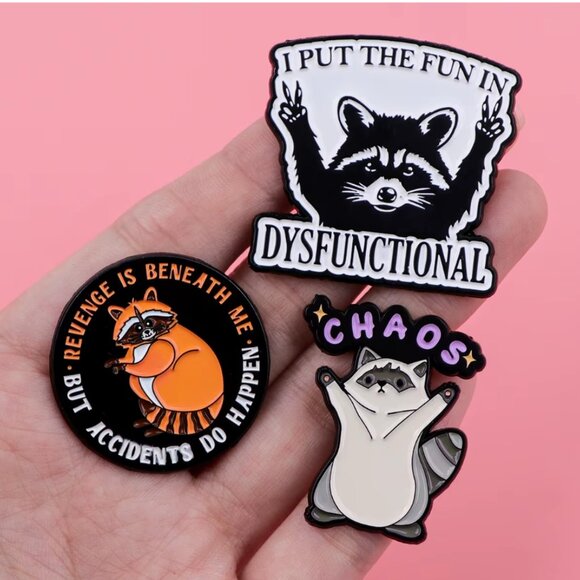 Raccoon - Enamel Pin - Picture 4 of 5